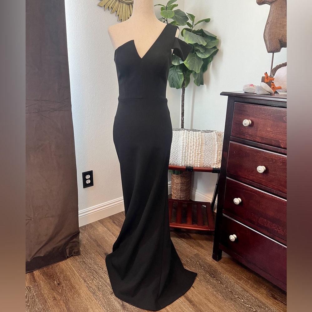 AQUA One-Shoulder Ruffled Gown - Picture 7 of 13